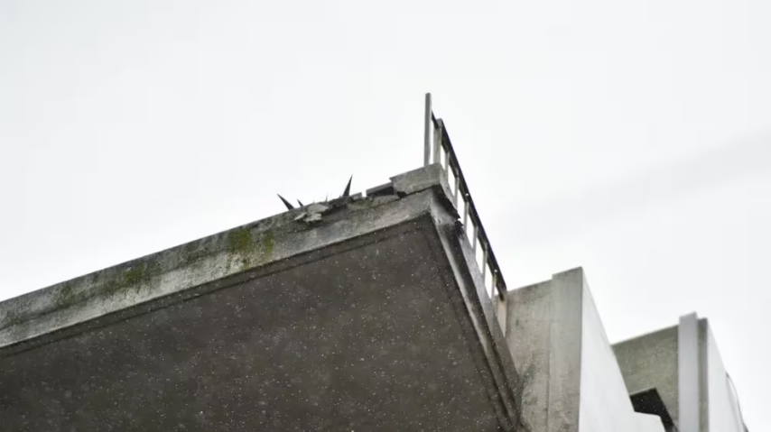 Muere una persona de 74 años por un desprendimiento de una baranda de un edificio.